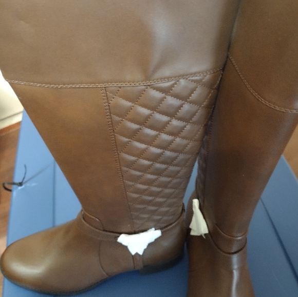 Boots - Picture 4 of 7